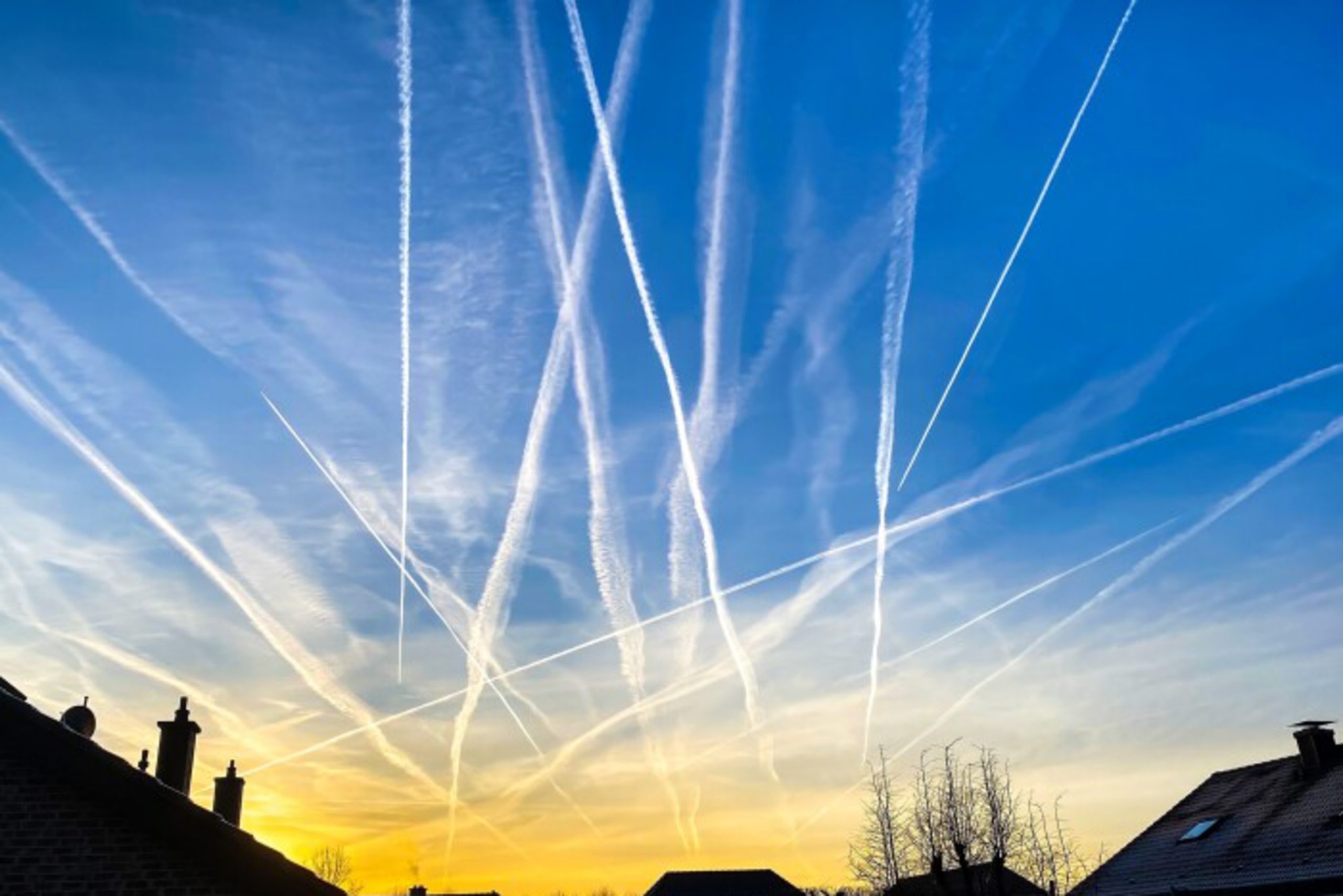 Contrals COMMENTARY: The climate impact of contrails – why targeting a small ...